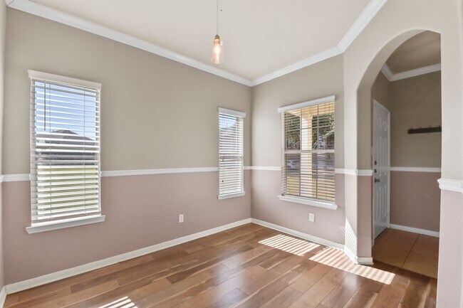 Building Photo - Stunning Corner Unit Townhome - Move-in special: Receive $100 off both your first and second mont...