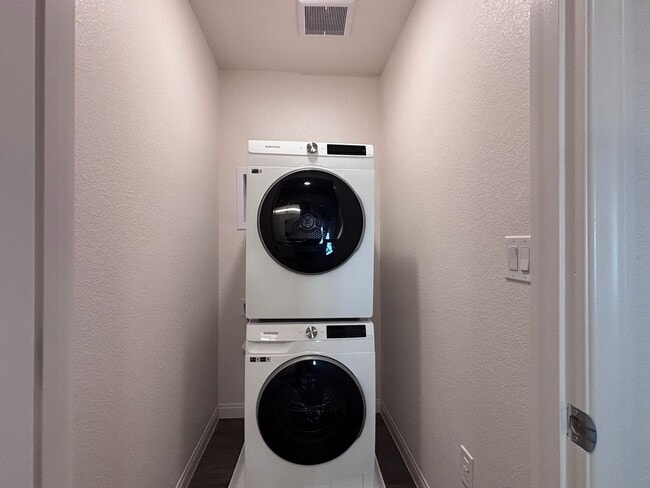 Building Photo - Modern 2024 Townhome in Gated Community with Resort-Style Amenities