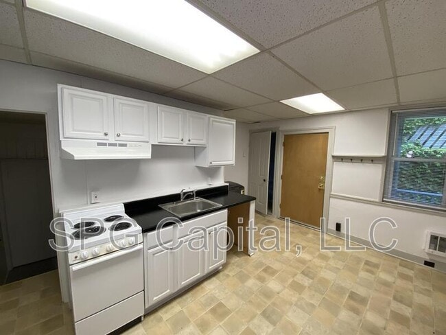 Building Photo - 19 N Main St