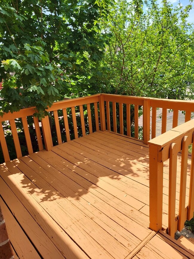 Building Photo - RARE 3-Bed Townhome in Fox Ridge Manor!