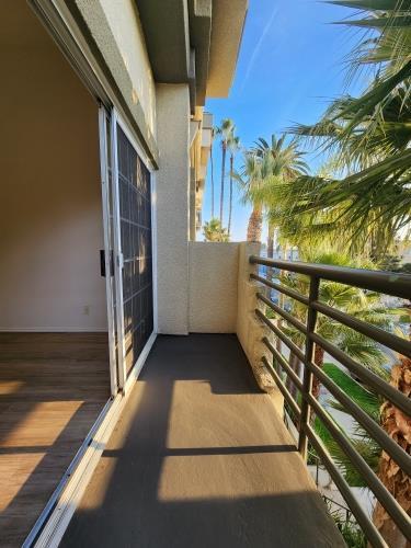 Interior Photo - 3750 Kelton Ave