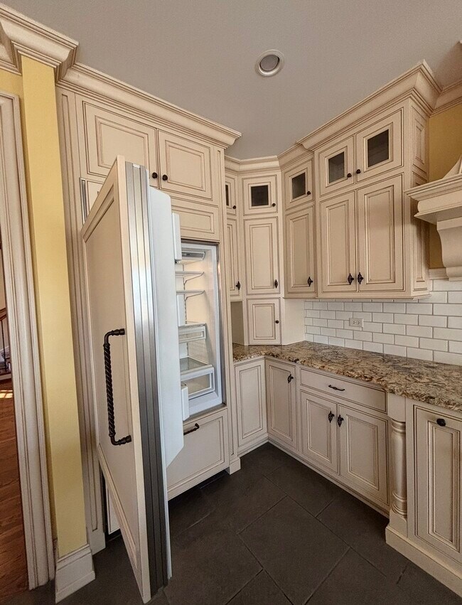 Building Photo - 310 N Prairie Ave