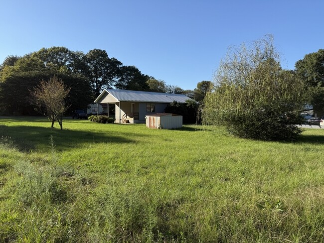 Building Photo - 3 Bed / 2 Bath Rental House in Sylacauga, AL