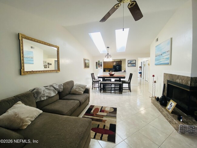 Building Photo - 2280 Ironstone Dr E