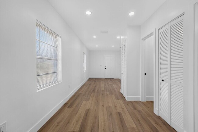 Building Photo - Little Havana 2BR | Assigned Parking | Water Included