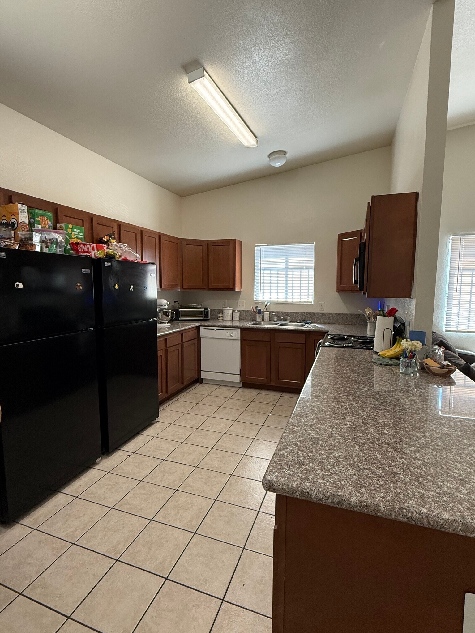 Building Photo - 802 E Lester St