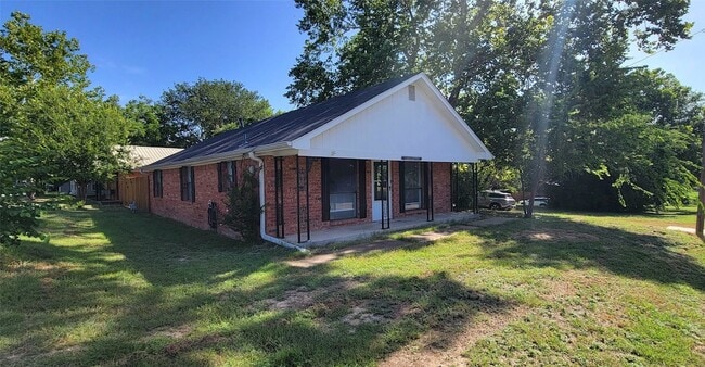Building Photo - 306 W Hale Ave