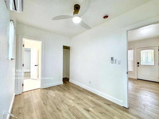 Building Photo - Lovely 2-Bedroom Duplex with Modern Comfor...