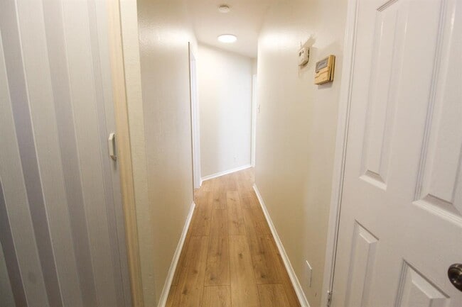 Building Photo - 6907 Stonleigh Pl