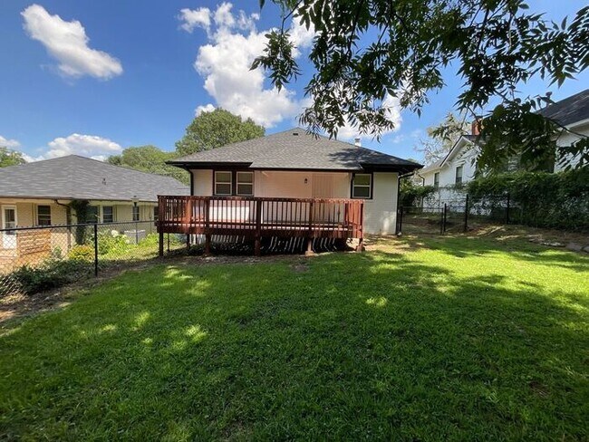Building Photo - **Bright & Stylish 2 Bedroom Atlanta Home ...
