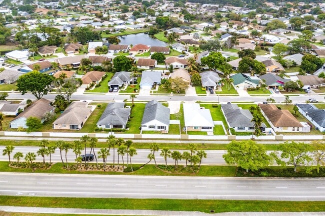 Building Photo - 125 Raintree Trail