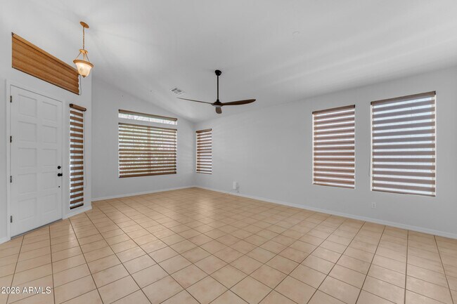 Building Photo - 13867 E Paradise Ln