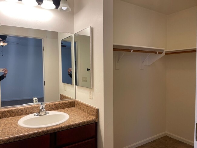 Building Photo - Beautiful Modern New 3Bdm 2Ba Home, Easy A...
