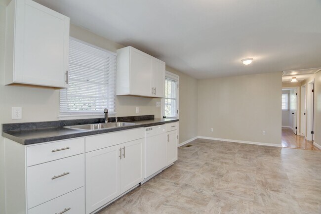 Building Photo - Charming Home in the Heart of Harlem!