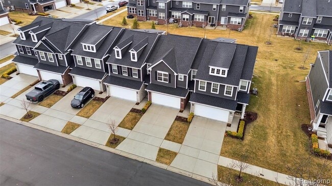 Building Photo - 4765 Glenora Dr