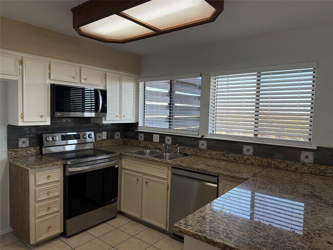 Building Photo - 3205 MacArthur Ave