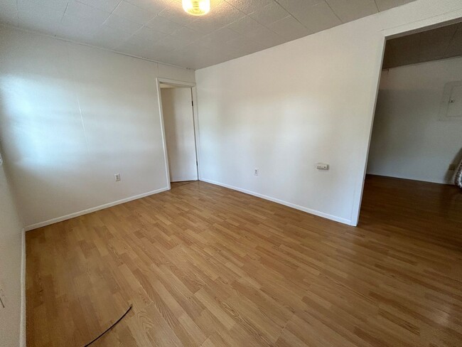 Building Photo - Large 2 Bed 1 Bath House with Fenced Yard and Washer Dryer Hookups
