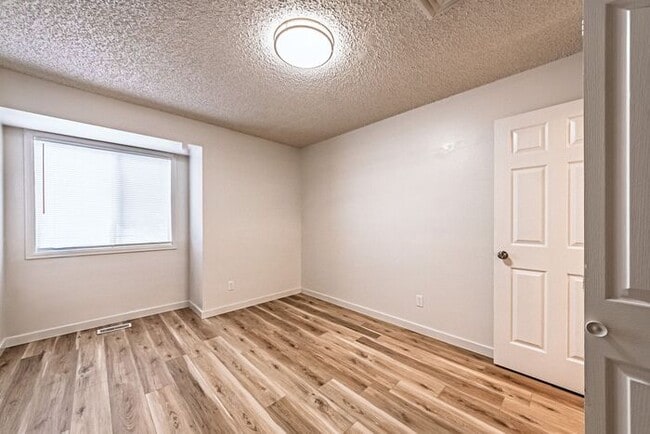 Building Photo - Renovated Charming 2-Bedroom Duplex