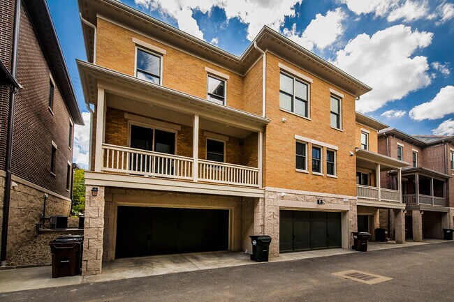 Building Photo - 118 W Starr Ave