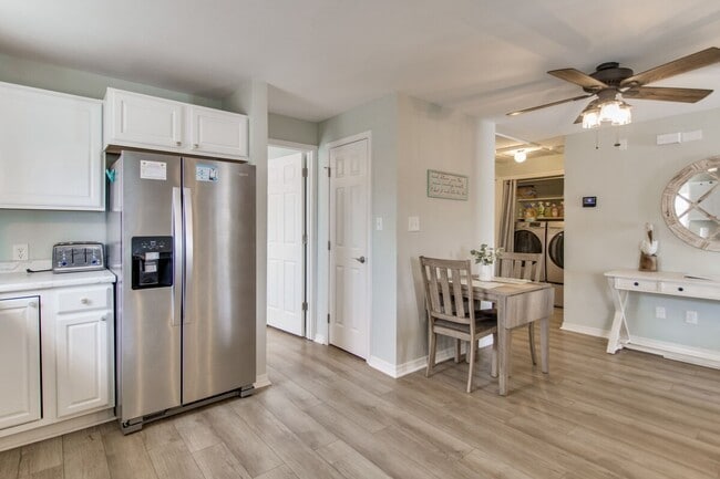 Building Photo - 5499 Medina Rd