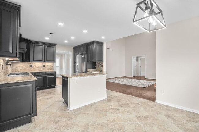 Building Photo - 6000 Blackstone Blvd