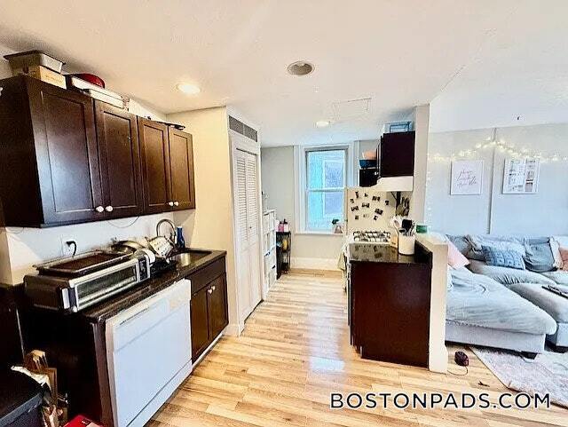 Building Photo - 224 Hanover St