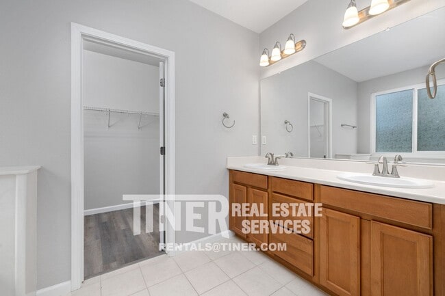 Building Photo - 3152 Overton Way