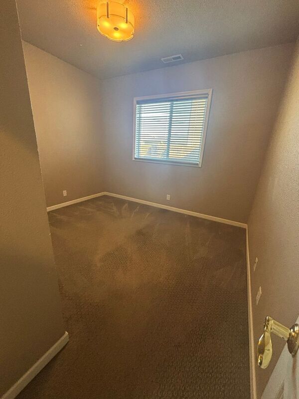 Building Photo - 2069 Lake Wind Dr