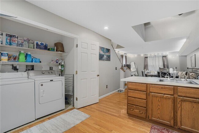 Building Photo - 3524 W Shore Rd