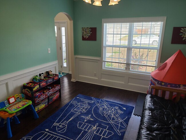 Building Photo - 4 Bedroom 2.5 Bath unfurnished home in Nautical Reach Neighborhood