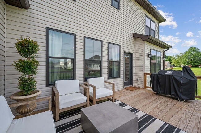 Building Photo - Modern 3 Bed on Nearly an Acre