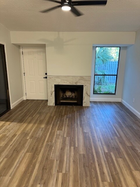 Building Photo - 3801 Crown Point Rd