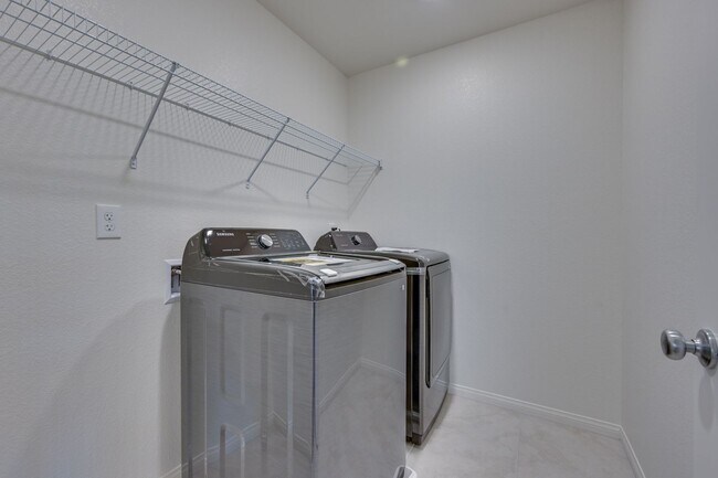 Building Photo - New House!!! Inspirada!!! Across from future Community Pool/Park!!! Tankless water heater!!