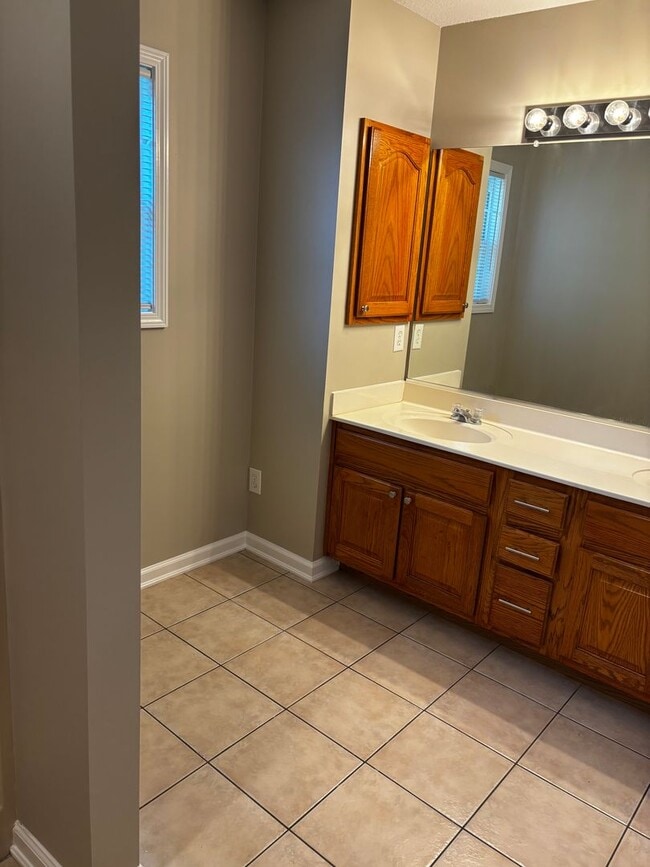 Building Photo - 3 Bedroom/ 2Bath located in Nettleton School District