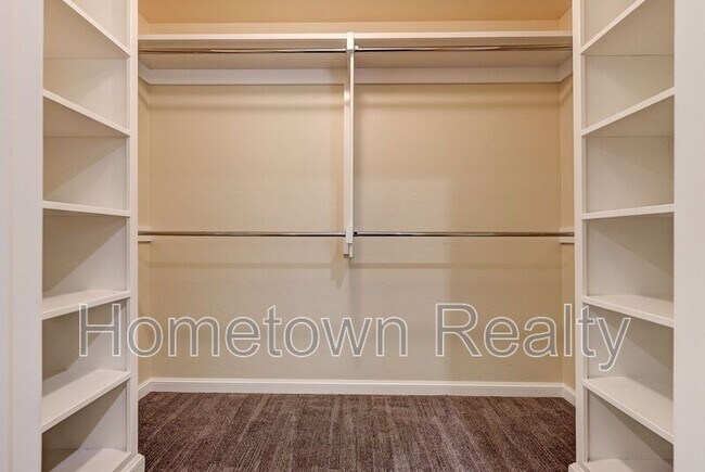 Building Photo - 1115 N Billen Ave