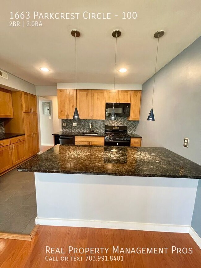 Building Photo - 1663 Parkcrest Cir