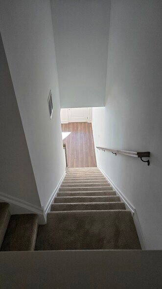Building Photo - 7104 Donatello Dr