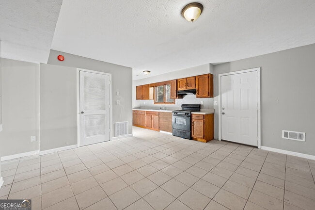 Building Photo - 2127 Golfview Dr SE