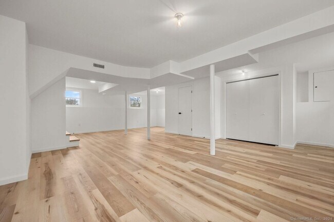 Building Photo - 141 Ridgewood Dr