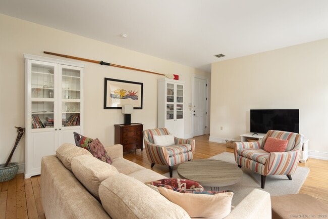 Building Photo - 31 Sharon Rd