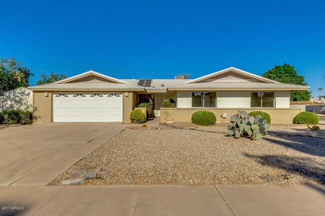 Building Photo - Best Neighborhood around ASU!  5 Bed 2 Bath with great yard