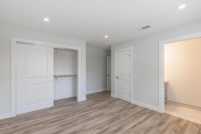 Building Photo - 18283 Carriage Dr