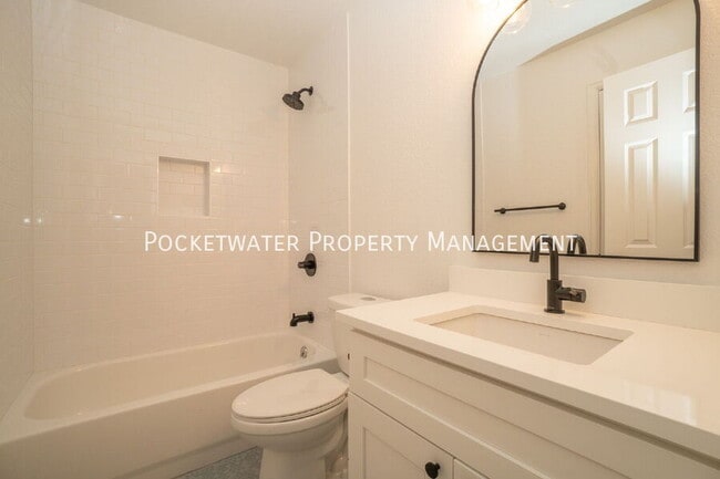 Building Photo - 1237 St John St