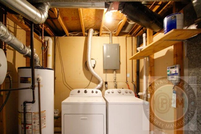 Building Photo - Spacious 4-bedroom, 3-bath home in Omaha