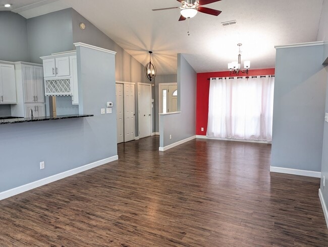 Building Photo - AVAILABLE SOON - 3 Bedroom / 2 Full Bath Home in Englewood!