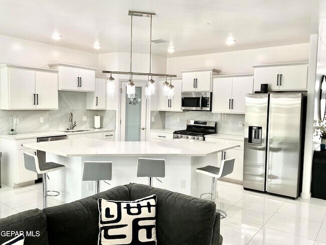 Building Photo - 8919 Eclipse St