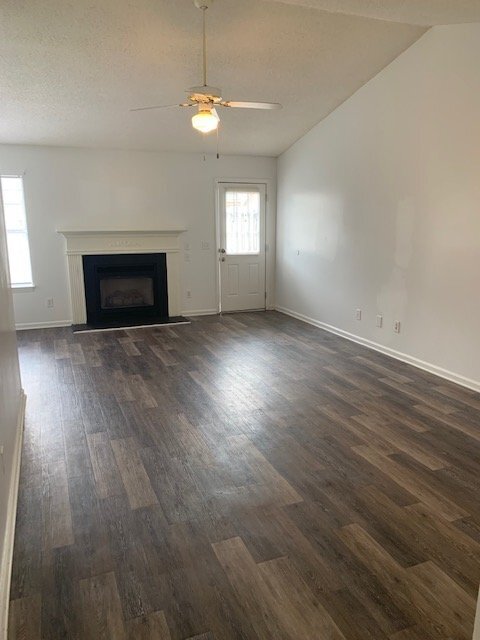 Building Photo - 2 Bed 2 Bath Duplex with Garage in Paladin...