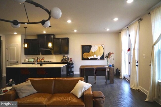 Building Photo - 730 Quarry Point Rd