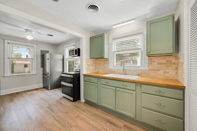 Building Photo - Charming 3-Bedroom, 1 Bath Home located in Sandston-$1750/Mo