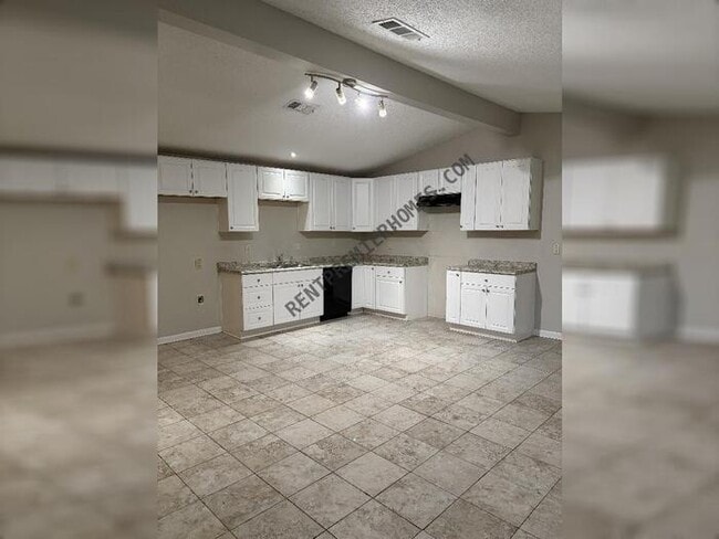 Building Photo - 8403 Woodview Dr E